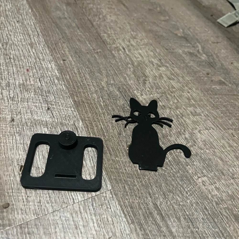 Black Cat-Shaped Metal Stand